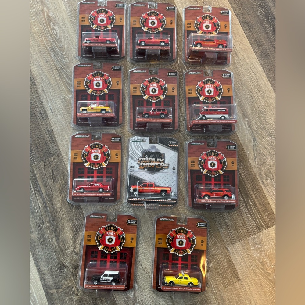 Greenlight Diecast Model Cars Set (cars and firetrucks)